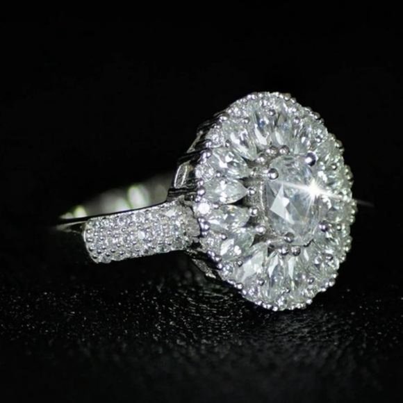 NEW 925 STERLING SILVER ROUND DIAMOND RING, CUTE RING, SHINY RING. - Picture 4 of 4